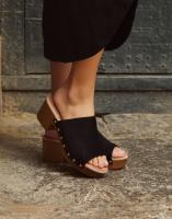 Lyla Wang Sandalias mujer mules con tacón alto y plataforma efecto madera con tachas y plantilla acolchada - details 24
