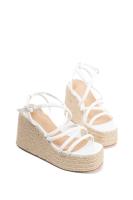 Lyla Wang Sandalias doradas mujer con tiras y plataforma de esparto - details 11