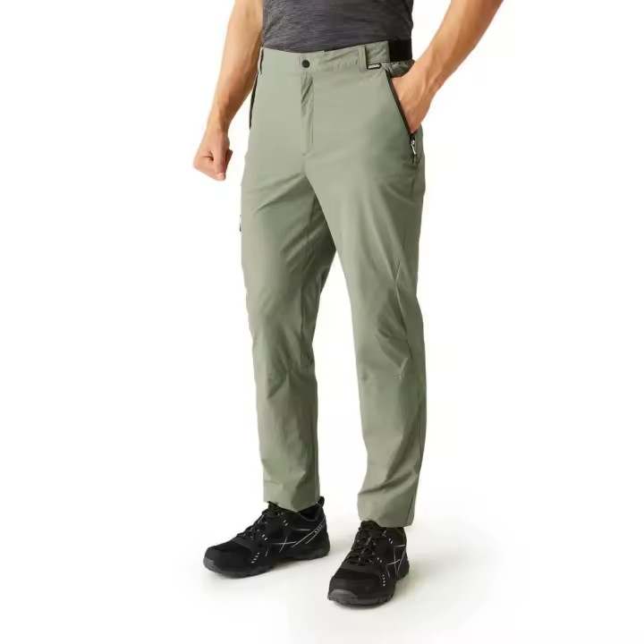 Ropa hombre Pantalones Regatta Pantalones Travel Light Verde - 1