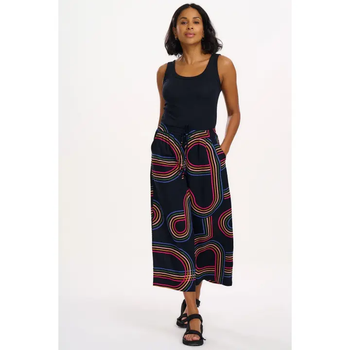 SUGARHILL BRIGHTON - Pantalones anchos recortados Ameera color negro con estampado de carrera retro de Sugarhill Brighton - 1