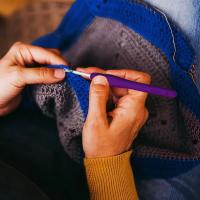 Juego De Agujas De Crochet Ergonómicas Con Mango Colorido 11 Tamaños Para Regalos Para Mamá Y Abuela Herramientas De Tejido De Yarn - details 5