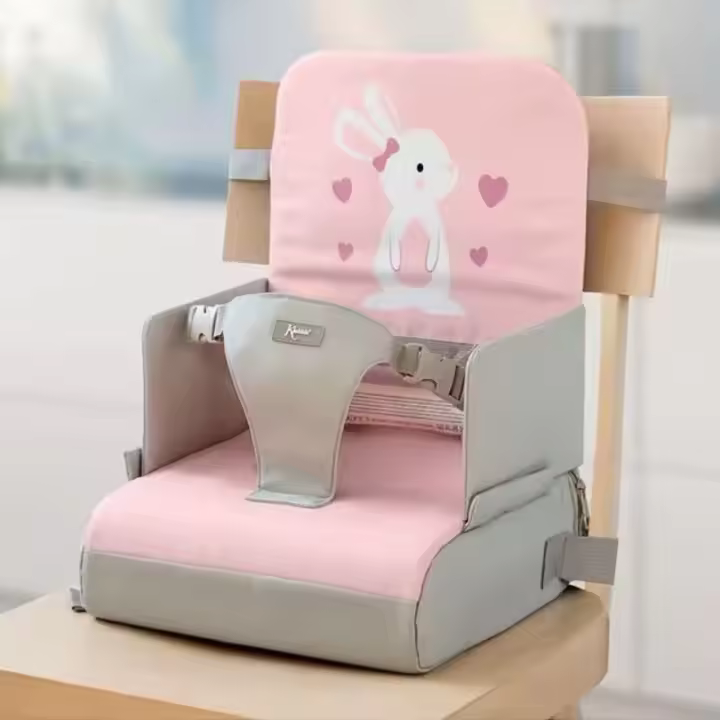 Trona de viaje para bebés Kiokids azul o rosa - Compacta y segura para alimentar a tu bebé en cualquier lugar - 1