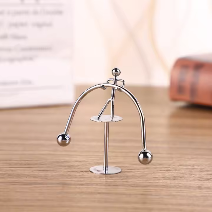 Bola De Equilibrio De Acero Inoxidable Pequeño Ornaments De Iron Man Adorno De Hogar Y Escritorio Pendulo De Newton Para Gimnasio Y Decoración Moderna - 1
