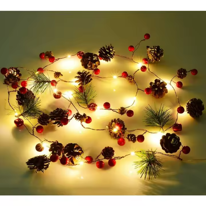 corona navideña de bayas y acebo, 2 m, 20 luces LED, guirnalda de luces, decoración navideña de piñas y bayas - 1