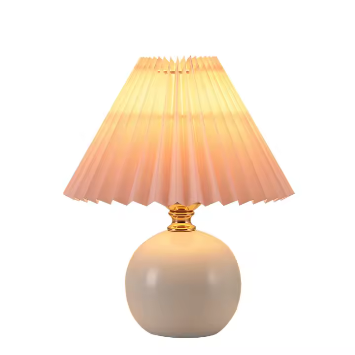 SOMY Lámpara de Noche Nórdica, Lámpara de Mesa Pequeña con Luz Cálida E27, Base de Cerámica con Pantalla de Tela Plisada, Cerámica Blanca + Lámpara con Pantalla Rosa - 1