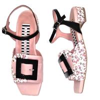 SARAH VERDEL_ SANDALIA PLANA, EN PIEL NAPA NUDE Y NAPA MULTICOLOR, CHAROL NEGRO. GRAN HEBILLA DE PASTA NEGRA. CON HEBILLA. - details 0