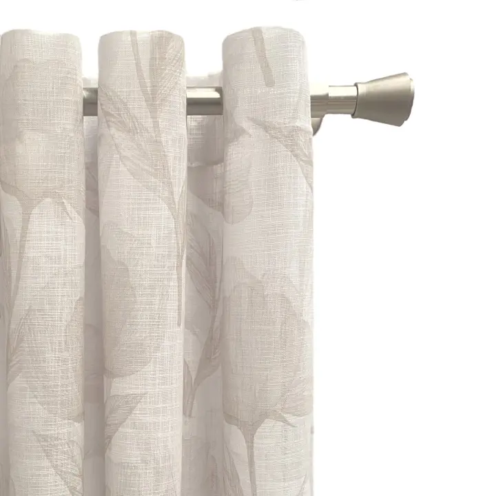 Cortina translúcida confeccionada en ollados. Visillo en estampación digital con ollados de alta calidad, combina diseño floral y colores naturales. Cortinas para salón, dormitorio y cocina. Hecha en España. - 1