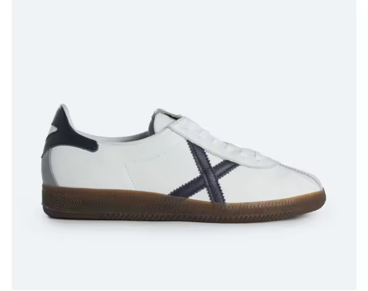 MUNICH Zapatilla Casual Piel Blanca Modelo Barru con Detalles Azul - 1