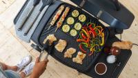 Barbacoa Eléctrica Cecotec Perfect Country 2000 EasyMove - 2000 W, Superficie Mixta y Antiadherente, Tapa Abatible, Termostato Regulable, Bandeja recogegrasas, Patas de Acero y Ruedas. - details 3