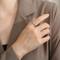 Anillo Giratorio De Titanio Acero Inoxidable 4mm Mate Para Hombres Y Mujeres Anillo De Boda Y Propuesta Joyería De Mano Neutra - details 5
