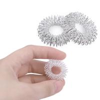 Set De 9 Piezas De Anillos Y Pulseras De Acupresión Para Masaje De Mano Y Muñeca Alivio Del Dolor Sensorial Espinoso Tamaño Medio Pequeño Grande - details 11