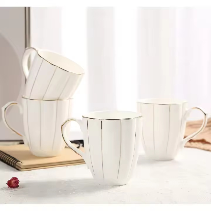 Juego de 4 Tasas de café, Diseño de lujo con detalles Dorados hechos a mano, juego de Tasas de Porcelana blanca y Dorada de primera clase para Café, Te y leche - 1