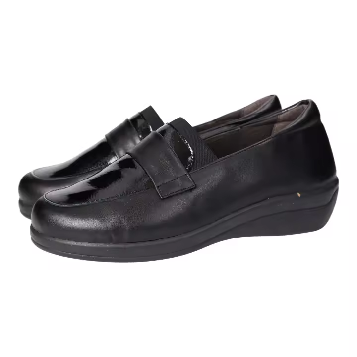 Zapatos Mocasín marca DOCTOR CUTILLAS para señora en color negro. Mocasines de piel para señora, en color negro, con piso de goma antideslizante y sin cierres, hechas en España por Doctor Cutillas - 1