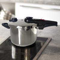 Olla a Presión 6 Litros Ultra Rapida 22cm Percutti – Acero Inoxidable, 2 Niveles de Cocción, Válvula de Seguridad Apta para inducción, gas, cerámica y eléctrica. - details 0