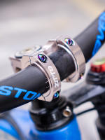 ZTTO Tornillo De Bicicleta De Montaña 35mm De Aluminio CNC Para Rueda Delantera 28.6mm Y Trasera 31.8mm Barra De Dirección De Alta Resistencia 0 Grados Duradero Para AM Vehículo - details 5