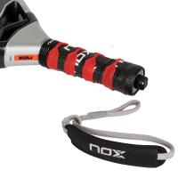 NOX. Pala de pádel Nox AT10 Luxury Genius 18K 2024 - Pala de AGUSTIN TAPIA 2024 - Pala de padel Nox - NOX AT10 GENIUS 18K AGUSTIN TAPIA 2024 - La pala de padel más vendida en 2024.  La pala en forma de lagrima para los jugadores más exigentes. - details 2