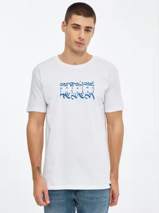 Esta camiseta estampado calavera es perfecta para quienes buscan un look único INSIDE - 1