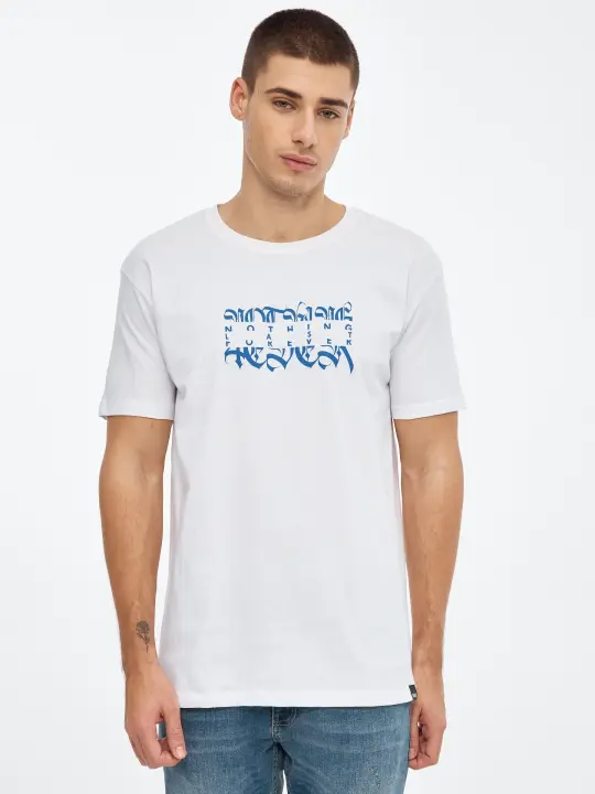 Esta camiseta estampado calavera es perfecta para quienes buscan un look único INSIDE - 1
