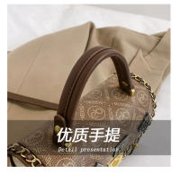 Bolso De Hombro Para Mujer Estilo Retro Con Decoración De Insignia De Oso Exquisito Bolso Cruzado De PU Suave Con Lining De Poliéster - details 25