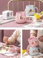Juego de 2 Tazas de cerámica, con tapas y cucharas, diseño marmoleado perfecto para regalo de pareja en bodas, aniversario (Tazas Mr y Mrs) - details 2