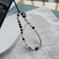 Cadena De Teléfono Con Corazón Y Perlas En Negro Y Blanco KKBEAD Amuleto Anti-Malédito Encanto De Joyería Para Teléfonos Cadena De Móvil Para Mujeres - details 2
