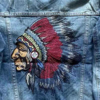 Chaqueta De Denim Bordada Indian Chief Para Hombres Retro Azul Ropa De Calle Estilo Slim Ropa De Motocicleta Casual Para Primavera Y Otoño Tallas M a 3XL - details 6