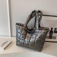 Bolso De Hombro Para Mujer De Invierno De Alta Calidad Tamaño Grande Con Plumas Abrazadera De Moda Bolsa De Brazo Desechable Satchel De Poliéster Con Cierre De Cremallera - details 2