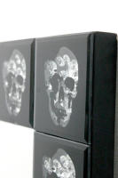 Espejo Decorativo KARE Calaveras con Cristales Plateado y Negro 80x80x3cm - details 1