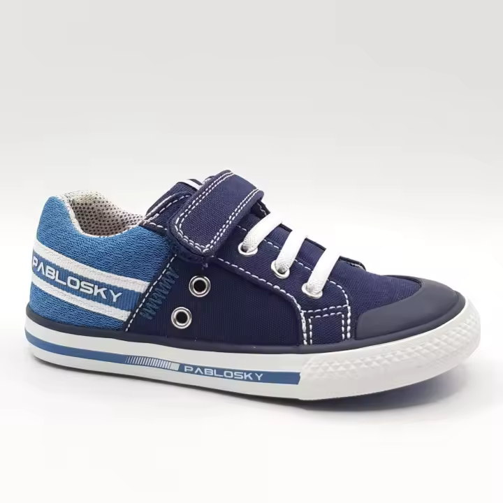 Pablosky zapatilla lona azul, suela flexible y antideslizante, además de los protectores interiores de talón y puntera, incorpora puntera de goma exterior para una mayor protección y durabilidad y plantilla de cuero extraíble - 1