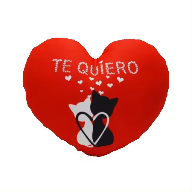 Cojín "Te quiero" loneta rojo con forma de corazón con gatitos entrelanzando sus colitas formando un corazón - Arte Model - Hecho en España - 30 cm - 1