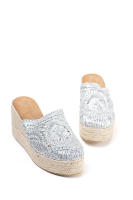 Lyla Wang Sandalias zueco mujer con cuña alta de espartos y plataforma con diseño crochet - details 8