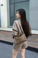 Bolso De Hombro Para Mujer En Cuero Genuino Negro Diseñador Lujo Con Correa Ancha De Cuero Calfornia Bolso De Cojín Gris Eboni Gris - details 9