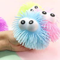 Bola De Peluche Luminosa Juguete De Alivio Y Squeezing Para Niños Ojos Grandes Y Pelo Denso Juguete Elástico Aleatorio Estilos De Ojos - details 5