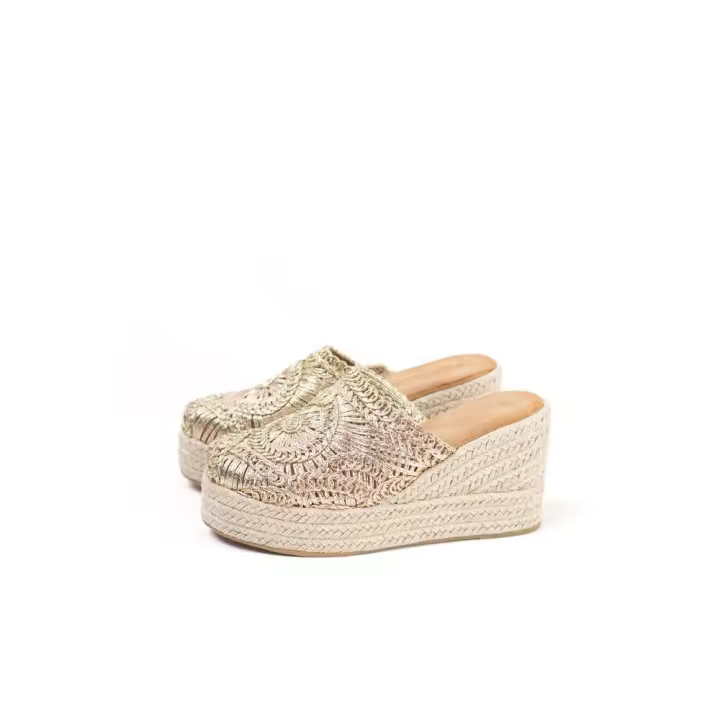 Lyla Wang Sandalias zueco mujer con cuña alta de espartos y plataforma con diseño crochet - 1