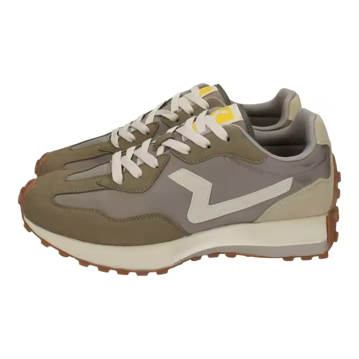 Deportivos marca PAREDES para hombre en color kaki. Zapatillas deportivas Paredes Berzosa para hombre, ligeras y transpirables, suela con agarre resistente - 1