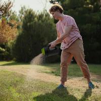 Esparcidor de mano para jardín, para semillas de césped, fertilizantes y abono para césped y derretidor de hielo. Herramienta de jardinería, capacidad de 2,5 l. - details 2