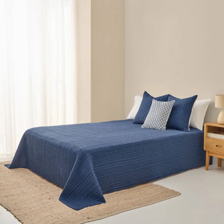 TEXTURA Colcha reversible  Licheri color azul oscuroAlgodón y poliéster, Bordado, Rayas, Disponible en: cama 80-90cm/cama 150-160cm/cama 180-200cm - 1