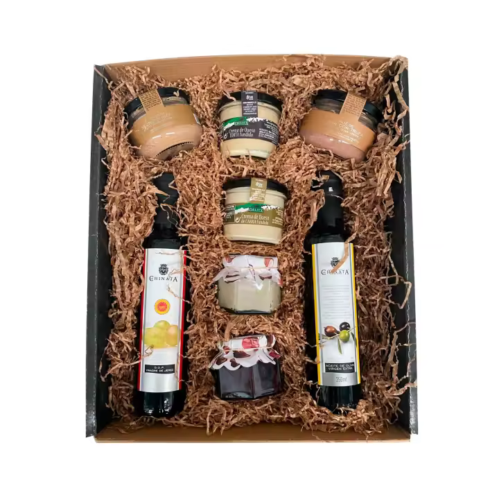 Cesta regalo gourmet con aceite oliva virgen extra, vinagre D.O. Jerez y patés de La Chinata, mermelada natural artesana cereza con cacao y de coco, cremas de queso de la Serena y queso de cabra - 1