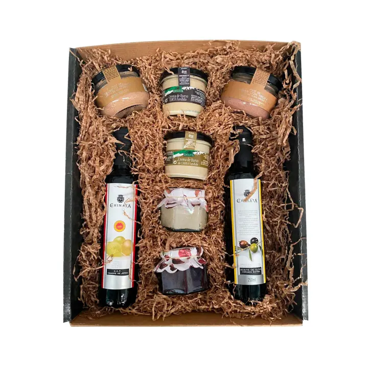 Cesta regalo gourmet con aceite oliva virgen extra, vinagre D.O. Jerez y patés de La Chinata, mermelada natural artesana cereza con cacao y de coco, cremas de queso de la Serena y queso de cabra - 1