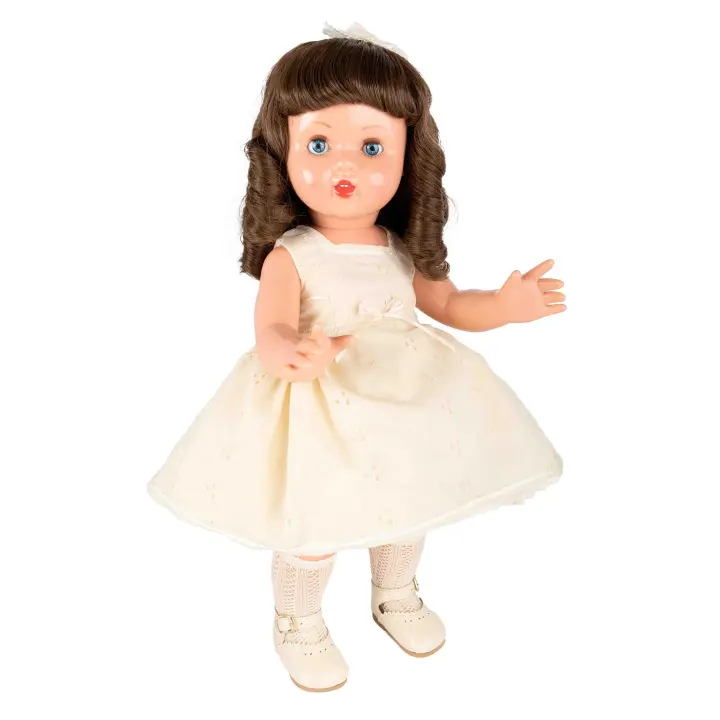 Muñeca Clásica Mariquita Pérez de 50 Cm morena con tirabuzones vestido bordado beige y diadema blanca - ojos azules - la muñeca española por excelencia- fabricada en España - 1