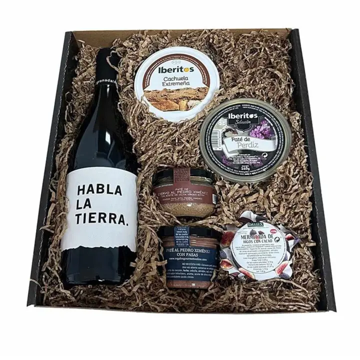 Cesta con vino Habla de la Tierra, cachuela Extremeña, paté de perdiz, paté de ciervo al Pedro Ximénez, mermelada de higos con cacao - 1