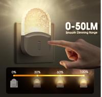Luz de noche regulable, luces de noche que se conectan a la pared, luz de noche para niños, paquete de 2, luz de noche amarilla ámbar con sensor crepuscular para dormitorio, baño - details 3