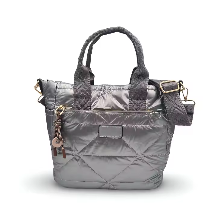 Bolso impermeable de amplia capacidad con varios bolsillos. Temporada Otoño-Invierno 2024. Asas de mano y bandolera regulable de nylon. Disponible en varios colores. - 1