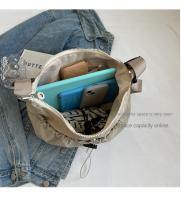 Bolso De Hombro De Nylon Nueva Diseño En Niche Color Sólido Con Pliegues Bolso Cruzado Versátil Para Uso Casual En Clase Y Comuting - details 8