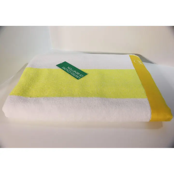 Benetton, toalla clásica de ducha/playa 100% algodón, amarilla. - 1