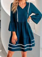 Vestido De Encaje Casual Sencillo De Color Sólido Con Cuello En V Y Mangas Bell Sleeves Plisadas De Polyester Para Mujer - details 3