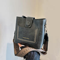 Bolso De Hombro Estilo Bucket Moda Con Correa Ancha Y Ligera Lujo Para Mujer Bolsa De PU Con Lining De Poliéster Forma De Olla Cierre De Cremallera - details 10