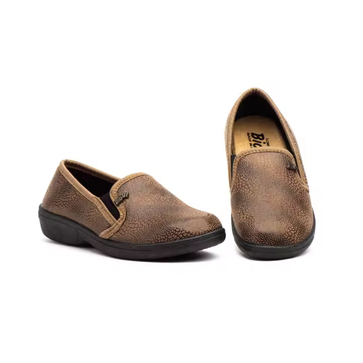 MºTS-P29 NEGRO-TAUPE  Hecho en Italia Zapatos Mujer Licra Negro-Taupe Numeración: 35-41 Marca: BioUp Descubre la comodidad y el estilo con nuestros zapatos de corte licra. Diseñados para el uso diario, ofrecen un forro textil suave y una suela de cuña de - 1