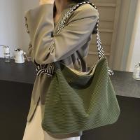 Bolso De Hombro Ancho Suave De Velvet Para Mujer Estilo Casual De Moda Bolsa De Corduroy Con Cierre De Cremallera Y Decoración De Lentejuelas - details 4