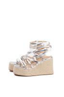 Lyla Wang Sandalias Cuña de Esparto con Acabado Metálico, Tiras Sofisticadas y Cómoda Plataforma para un Estilo Veraniego Elevado y Confort en Cada Paso - details 2